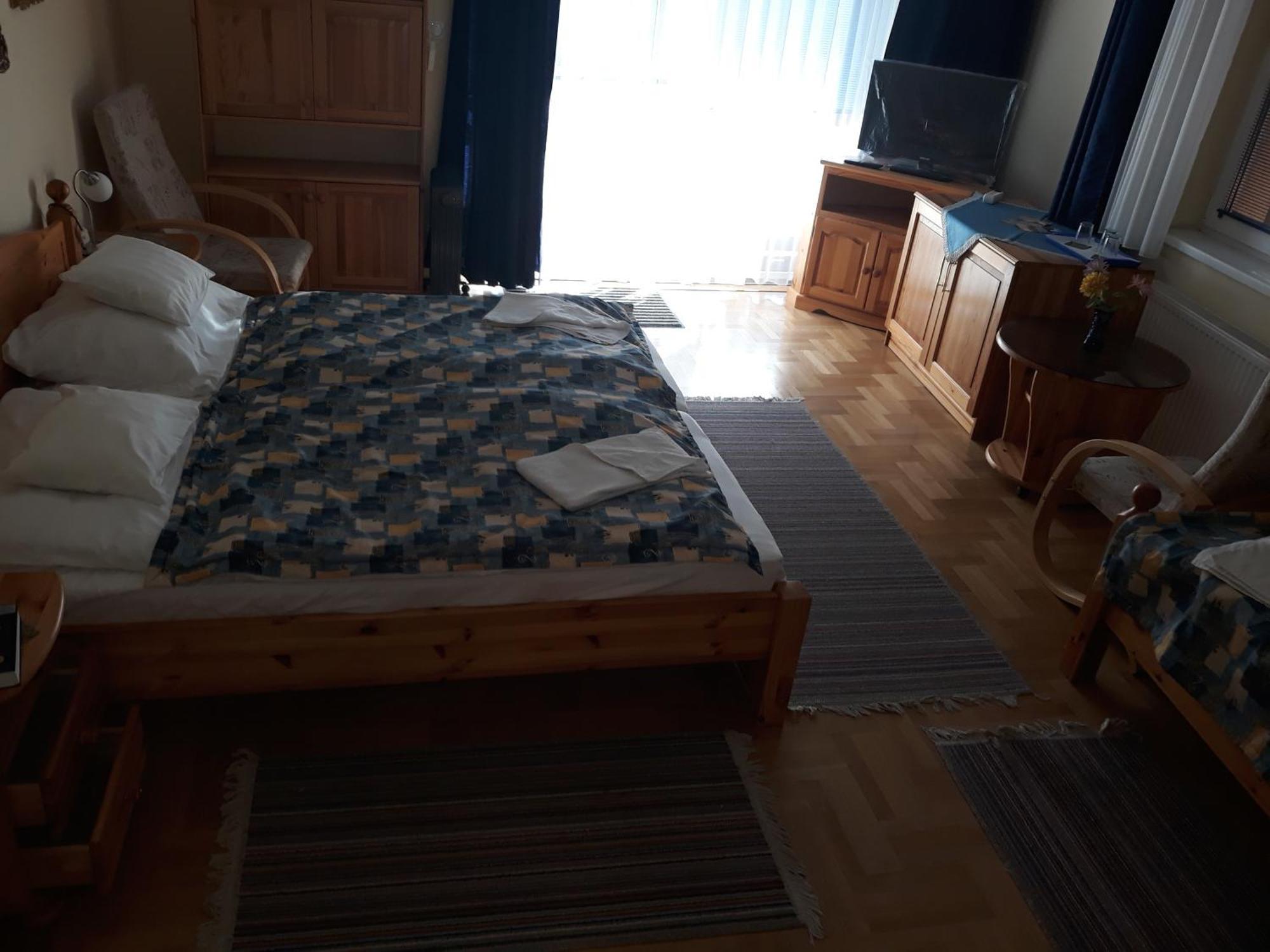 Kenezy Lux Apartman Vendeghaz ไฮจ์ดุสโซบอสโล ภายนอก รูปภาพ