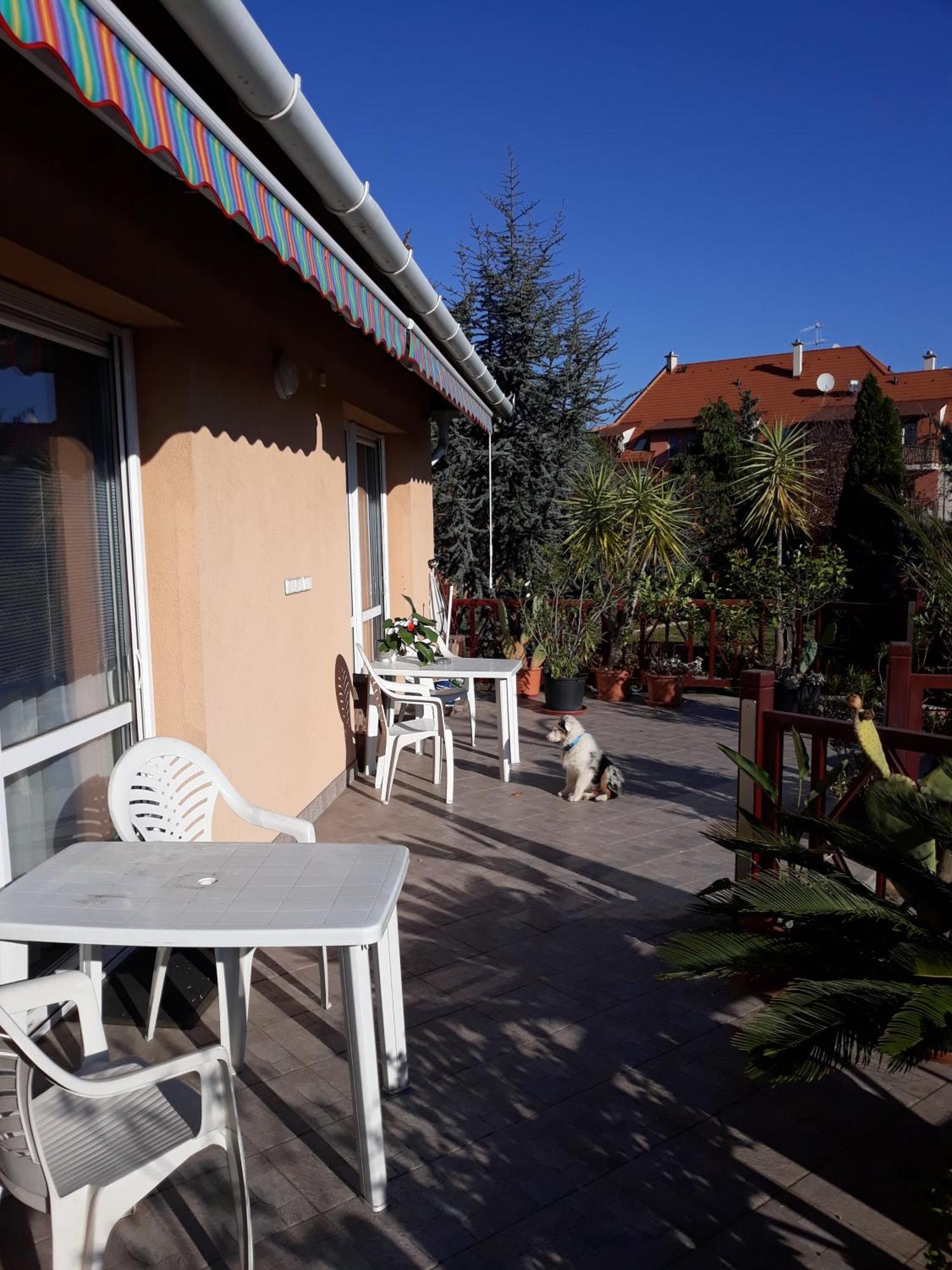 Kenezy Lux Apartman Vendeghaz ไฮจ์ดุสโซบอสโล ภายนอก รูปภาพ