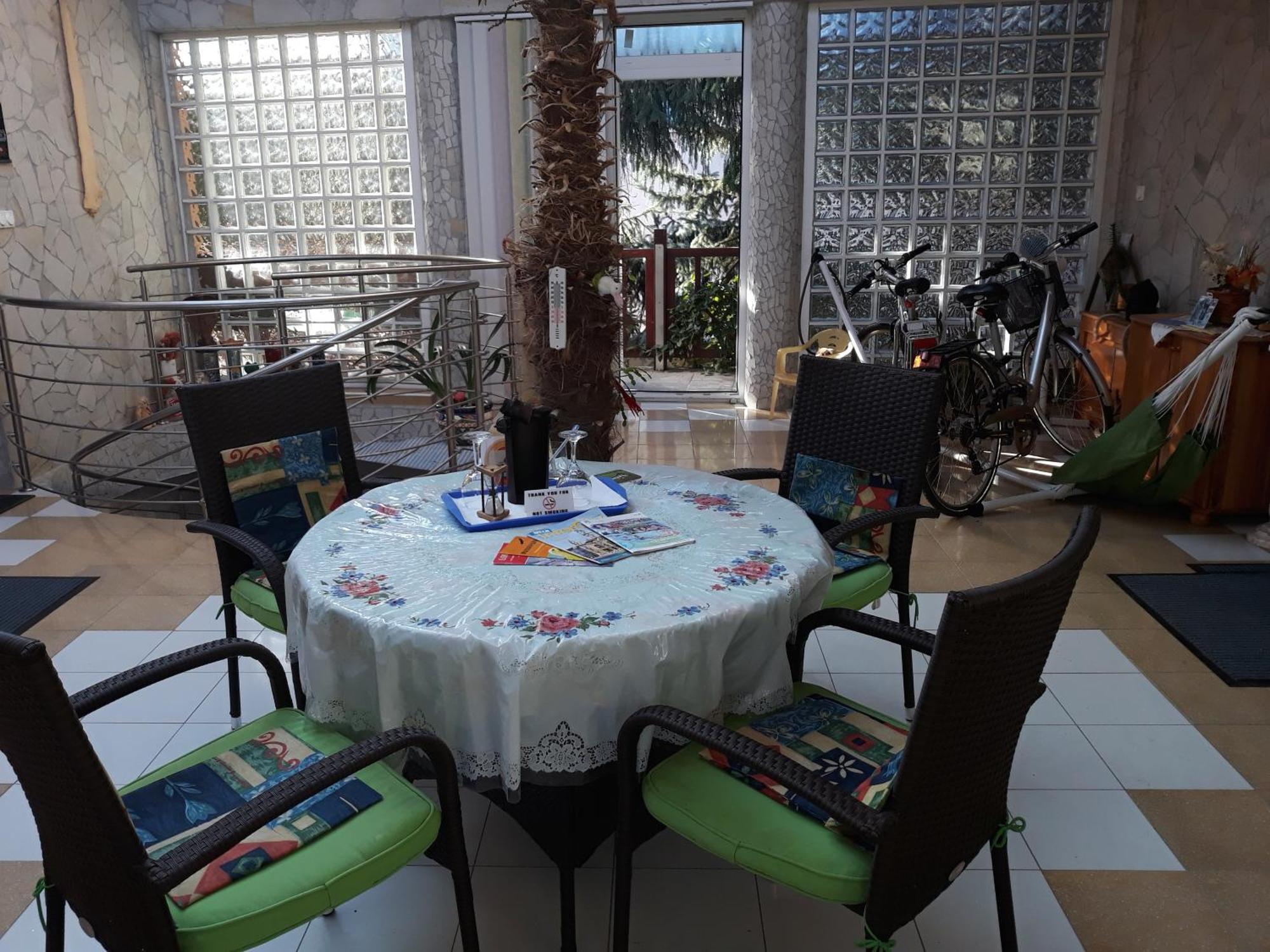 Kenezy Lux Apartman Vendeghaz ไฮจ์ดุสโซบอสโล ภายนอก รูปภาพ