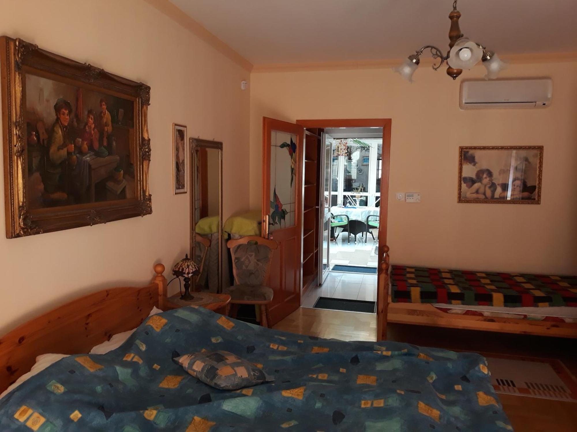 Kenezy Lux Apartman Vendeghaz ไฮจ์ดุสโซบอสโล ภายนอก รูปภาพ