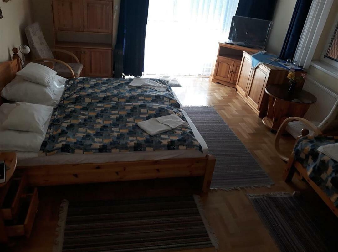 Kenezy Lux Apartman Vendeghaz ไฮจ์ดุสโซบอสโล ภายนอก รูปภาพ
